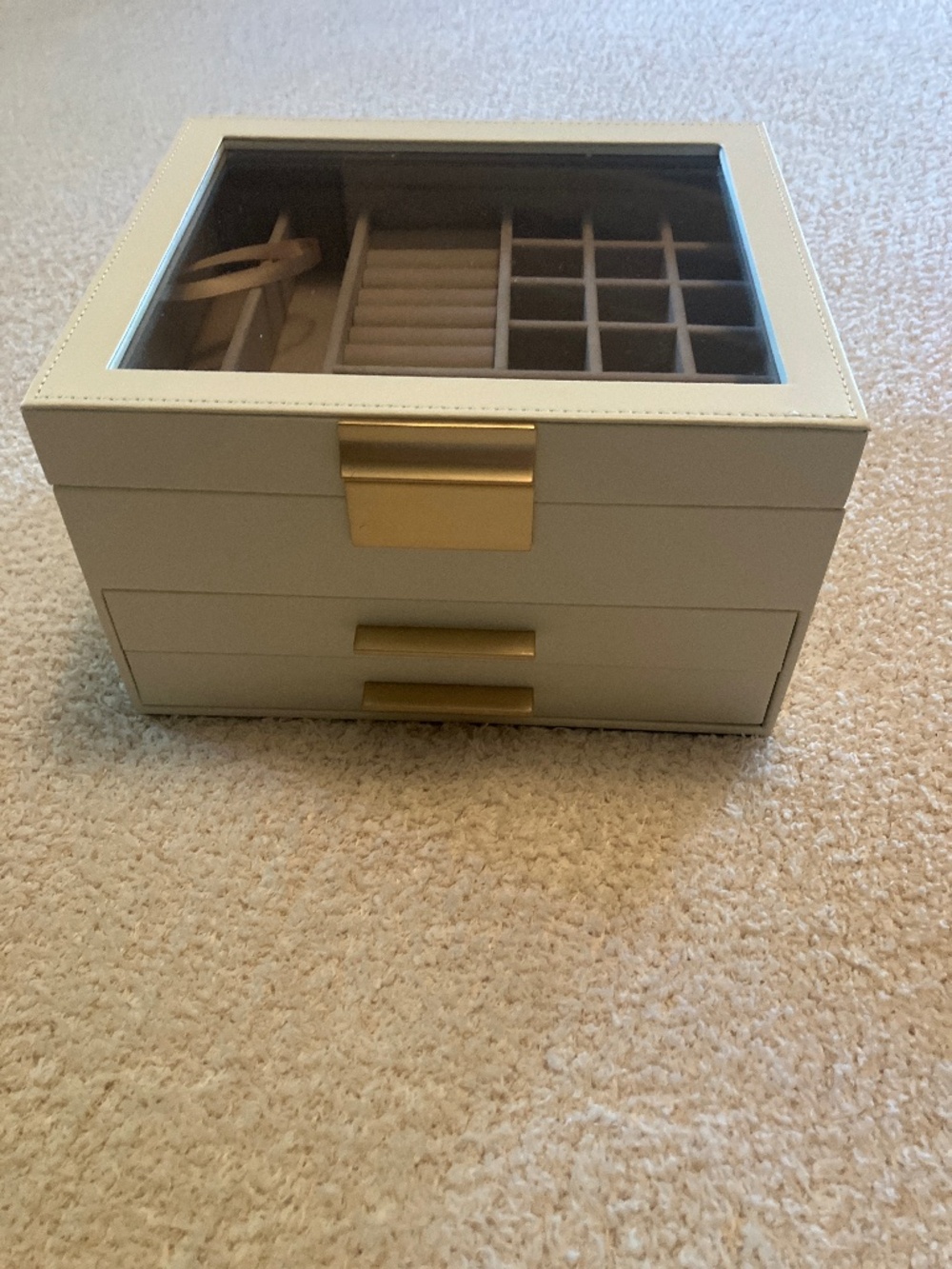 Jewelry box